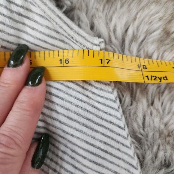 American Rag Tunic Tank with Long Side Tails White with Gray Stripes Size Medium - Picture 9 of 10